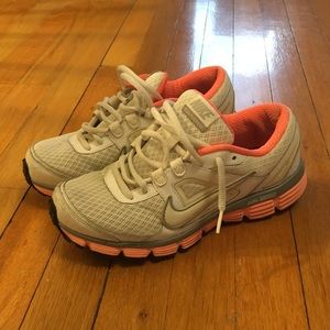 Nike Dual Fusion Sneakers